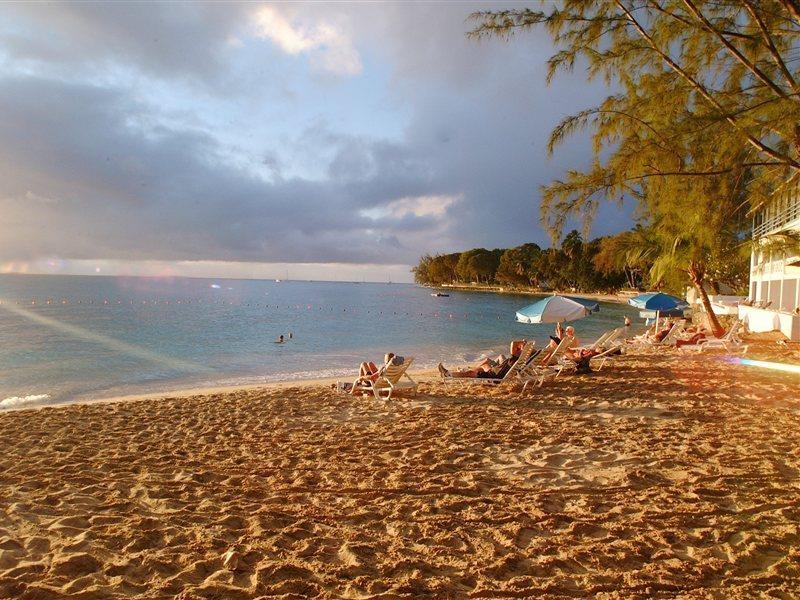 Starfish Discovery Bay Holetown Exterior photo