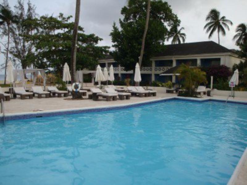 Starfish Discovery Bay Holetown Exterior photo