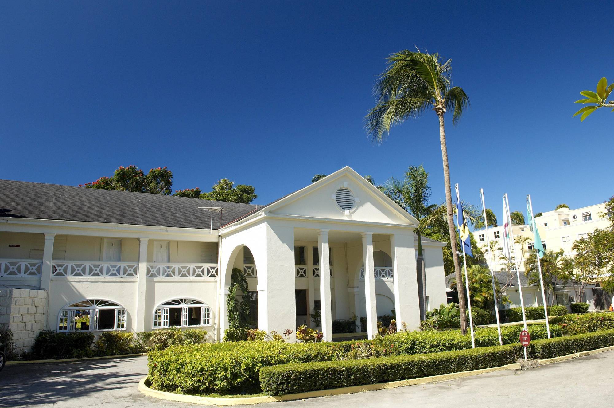 Starfish Discovery Bay Holetown Exterior photo
