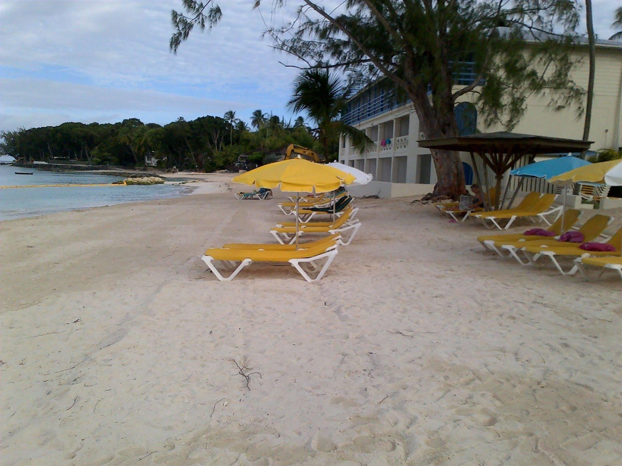 Starfish Discovery Bay Holetown Exterior photo