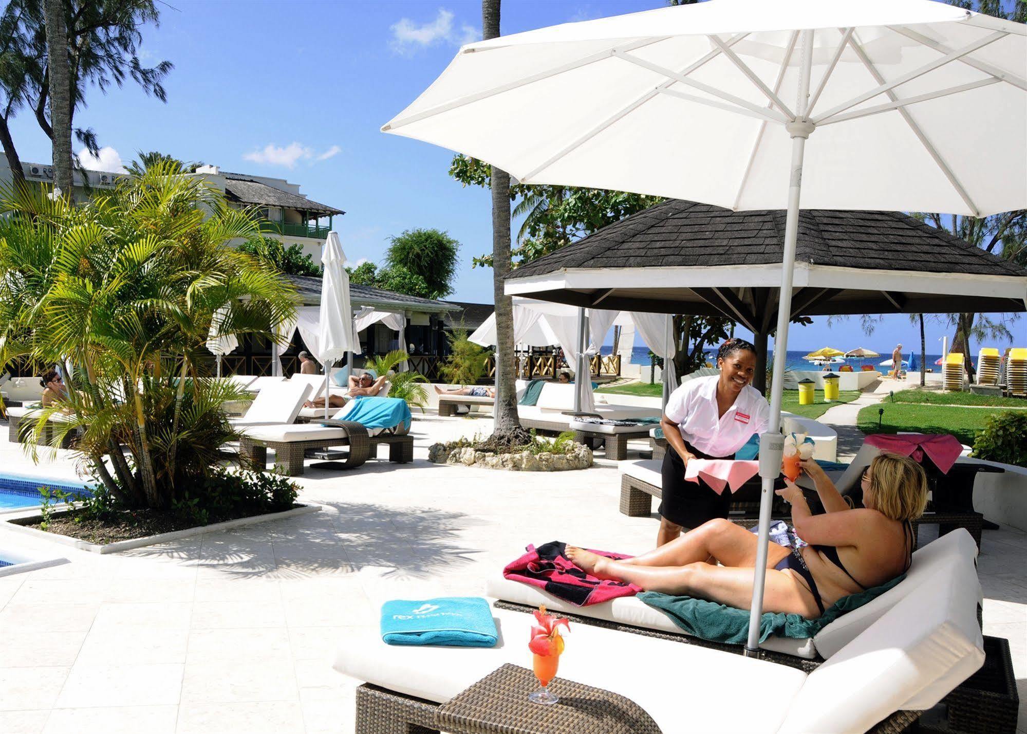 Starfish Discovery Bay Holetown Exterior photo