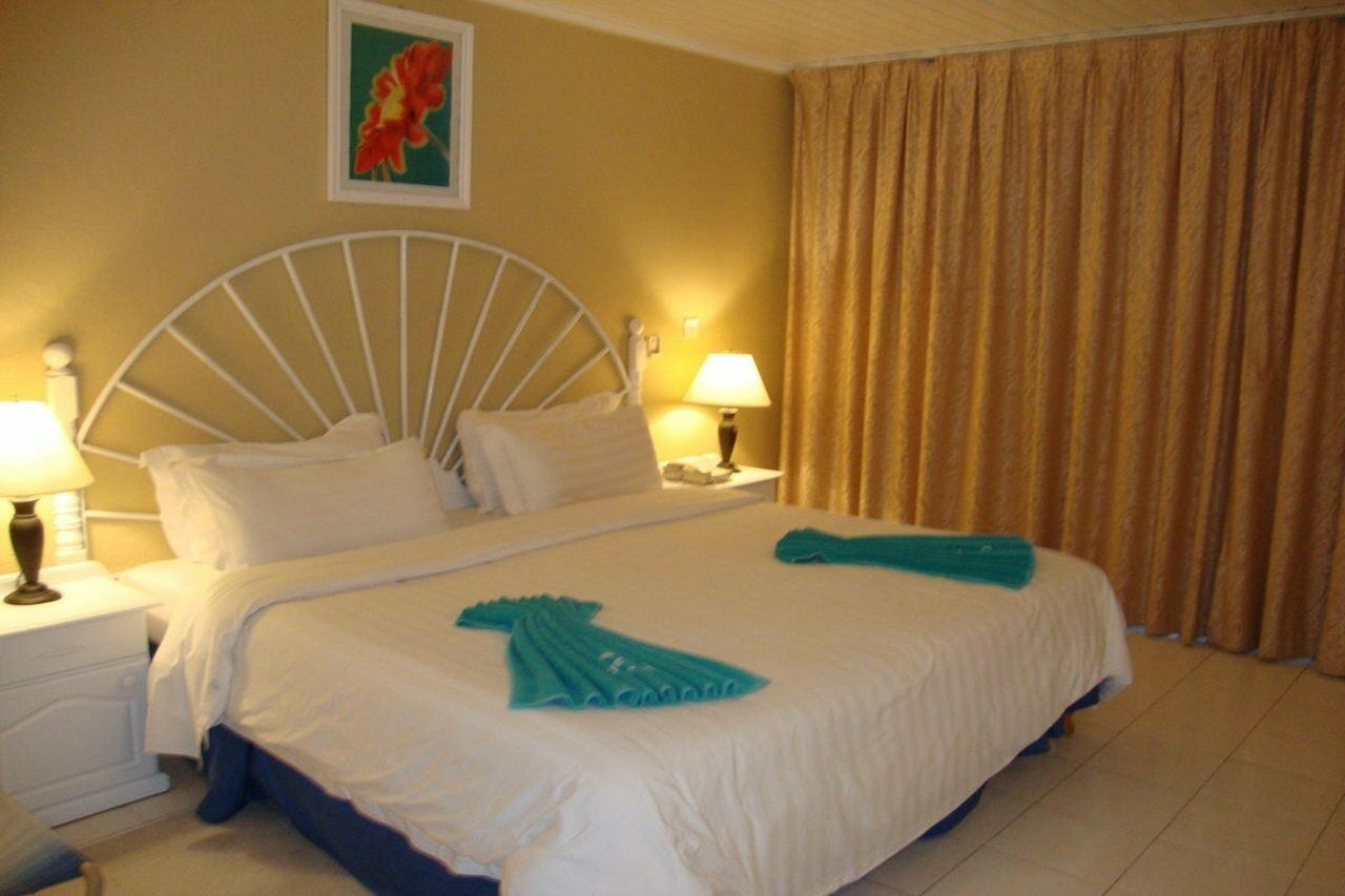 Starfish Discovery Bay Holetown Exterior photo